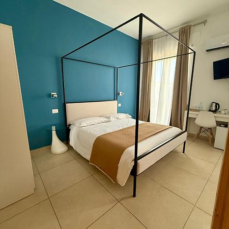 Les Chambres De Francoise Guest House Олбия Екстериор снимка