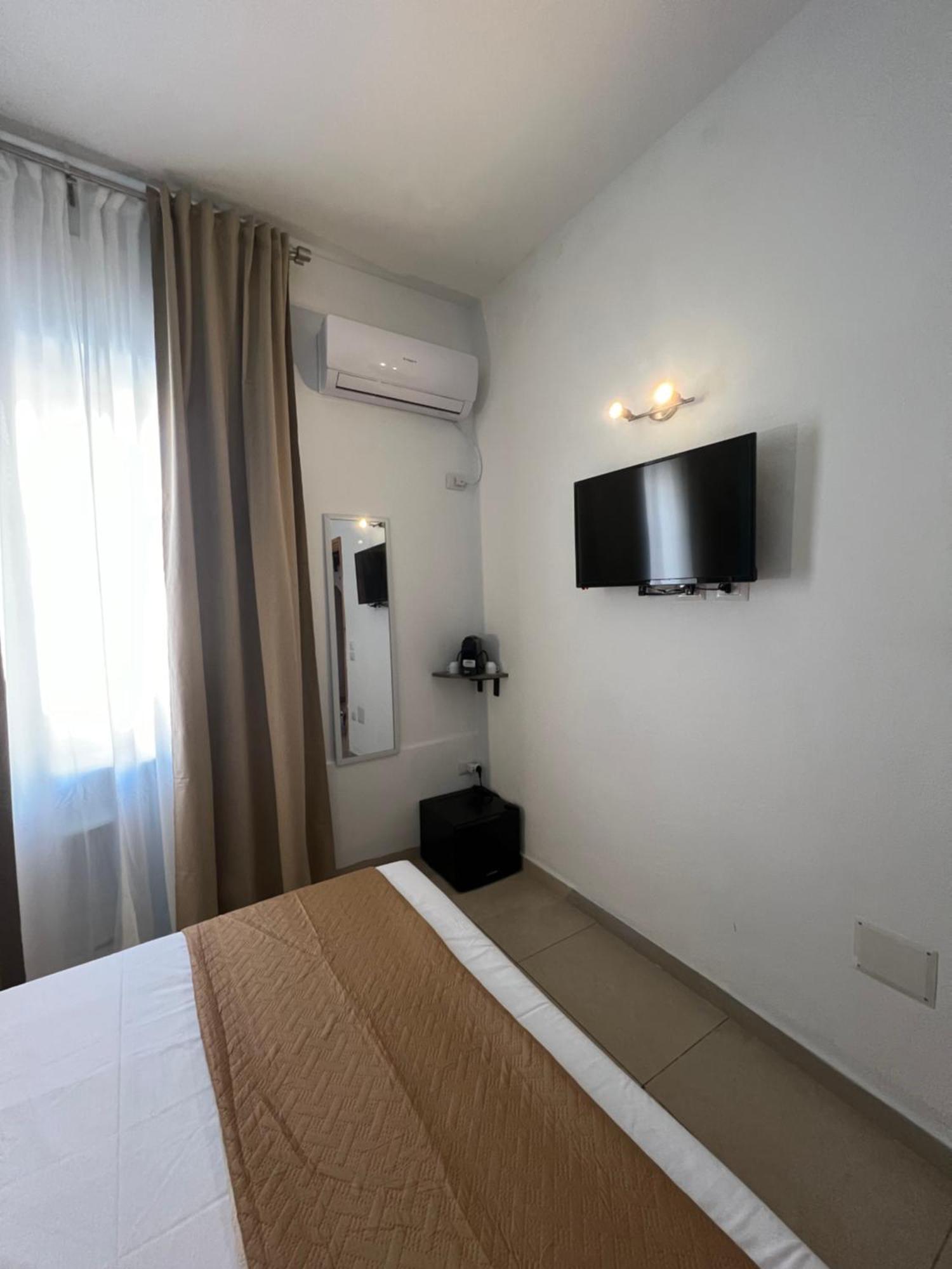 Les Chambres De Francoise Guest House Олбия Екстериор снимка