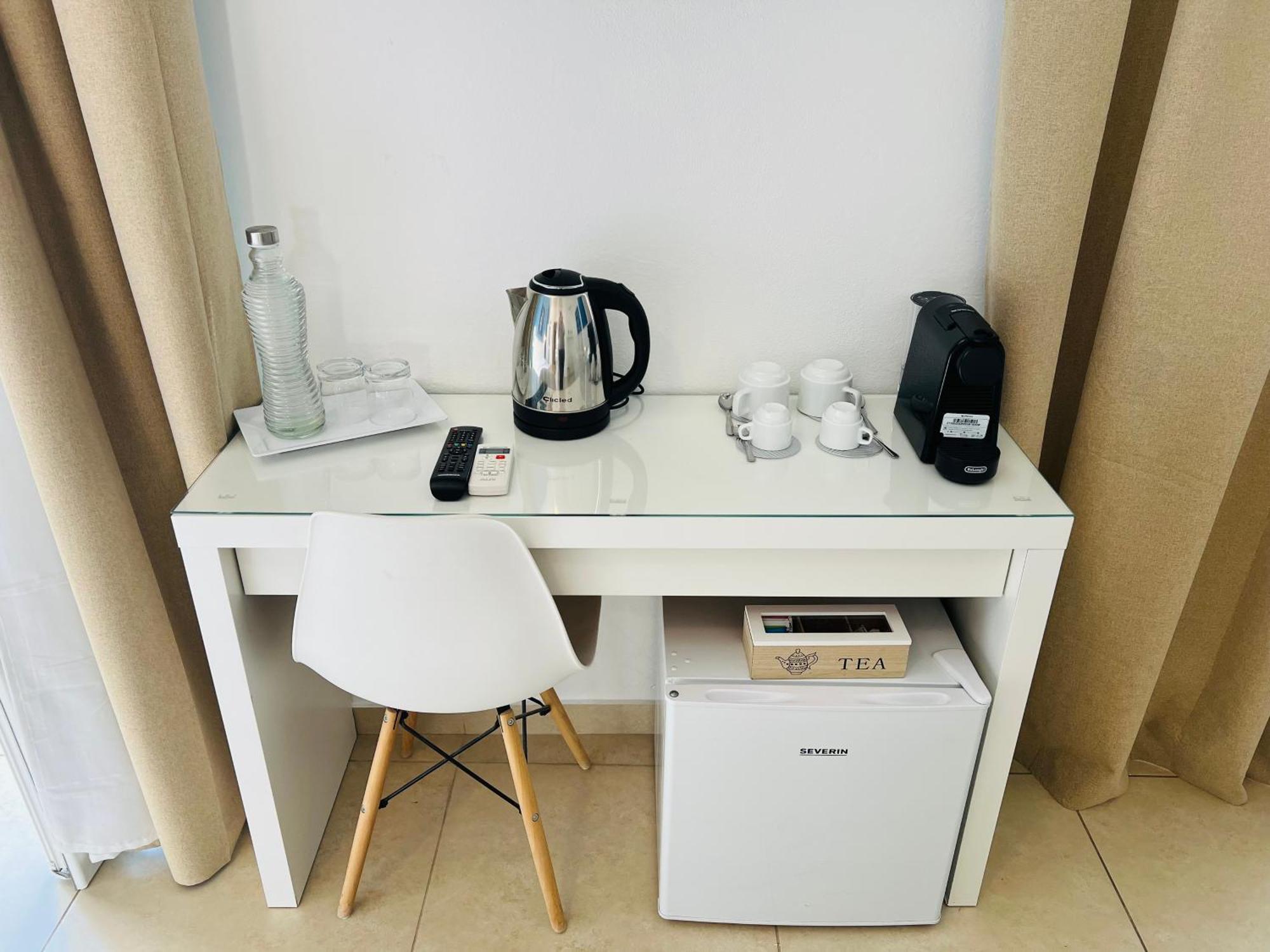 Les Chambres De Francoise Guest House Олбия Екстериор снимка