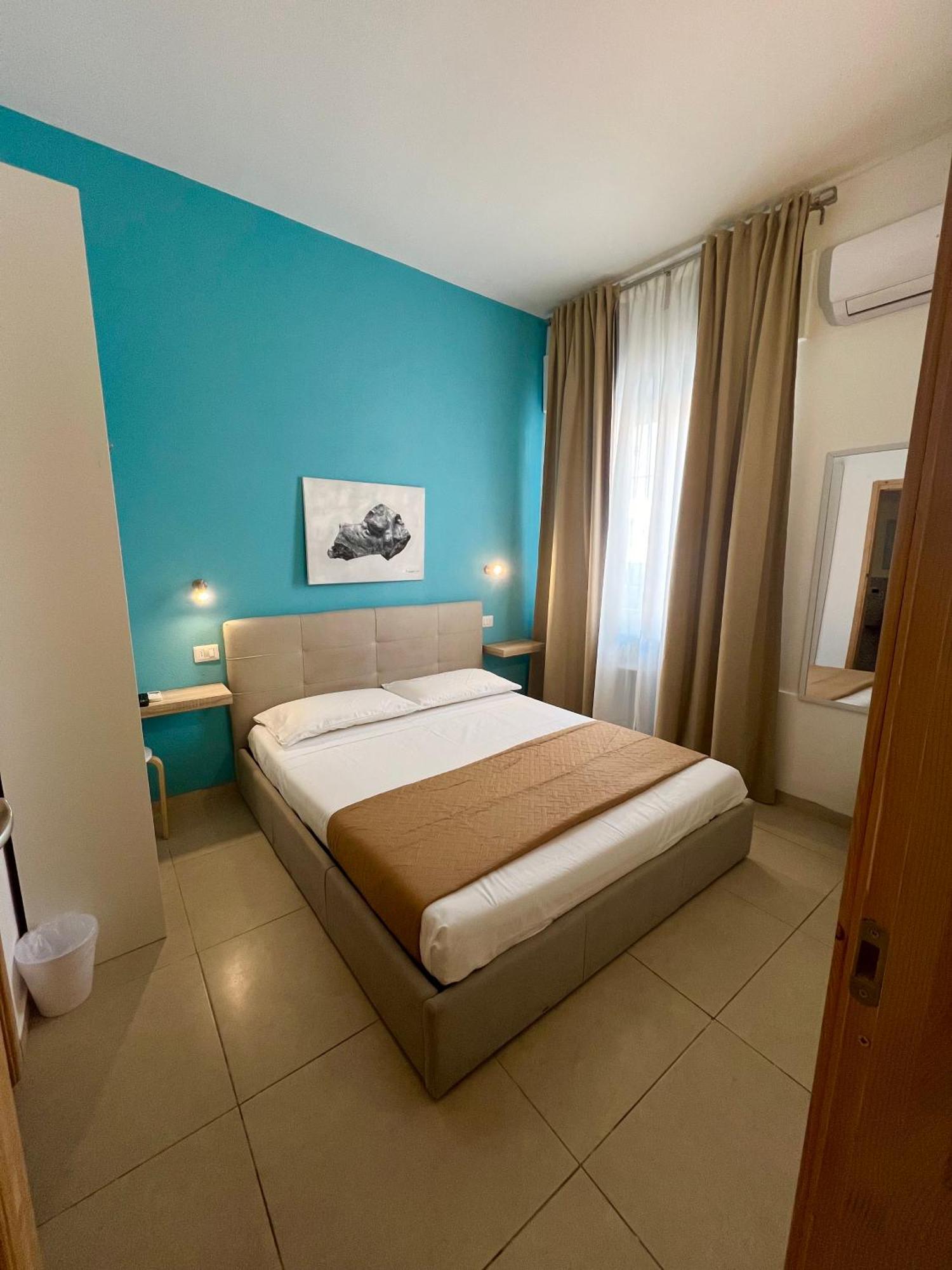 Les Chambres De Francoise Guest House Олбия Екстериор снимка