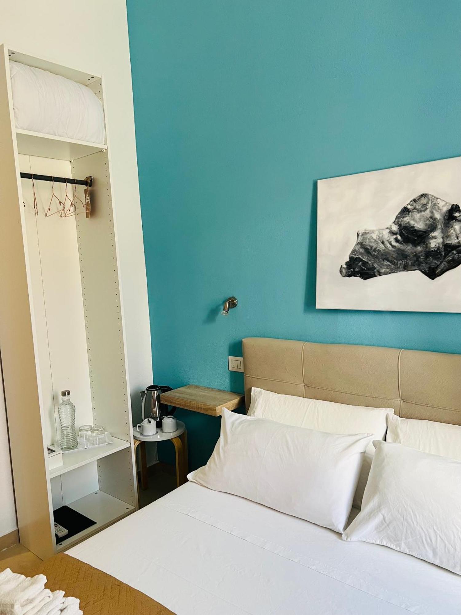 Les Chambres De Francoise Guest House Олбия Екстериор снимка