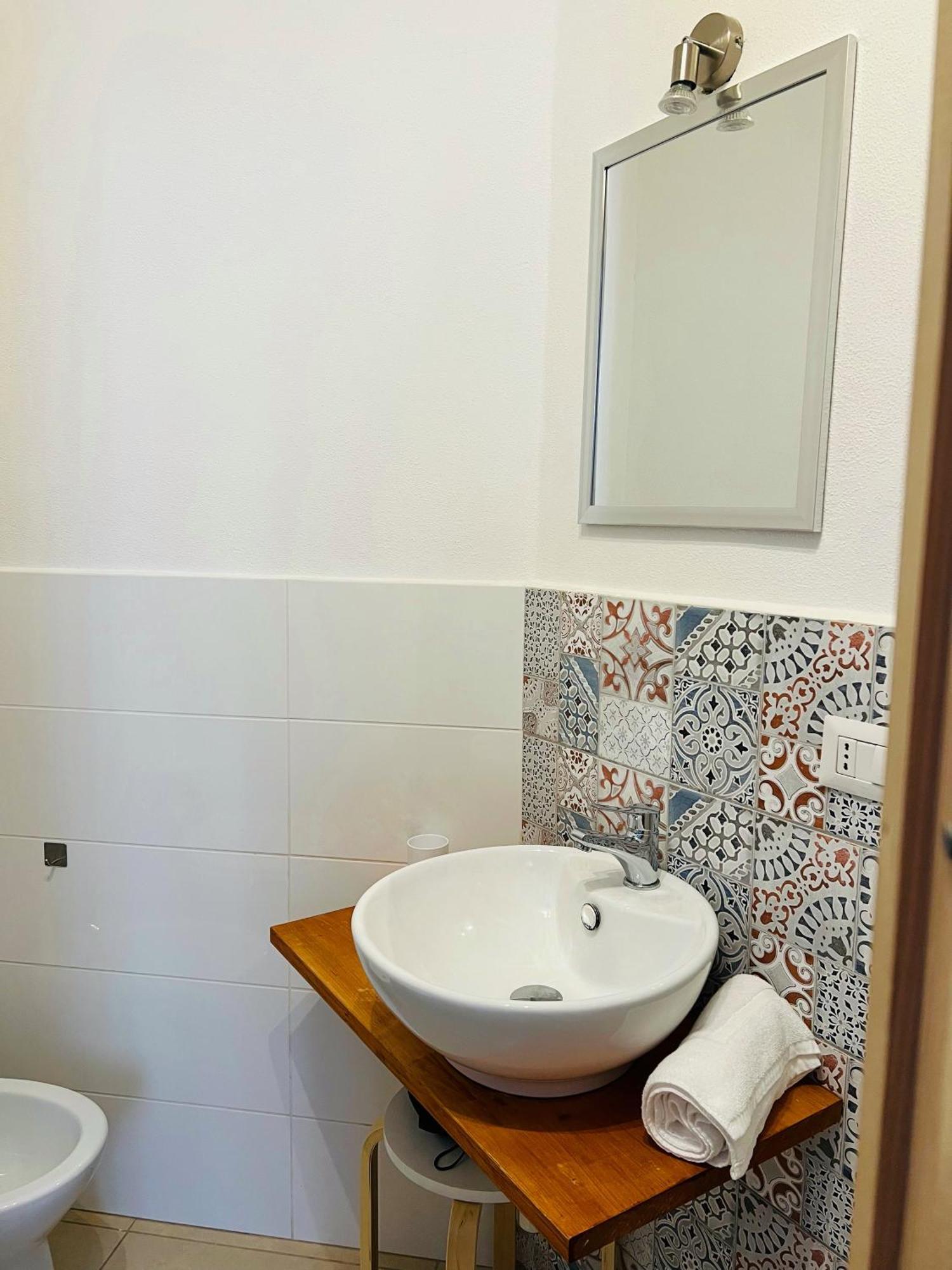 Les Chambres De Francoise Guest House Олбия Екстериор снимка