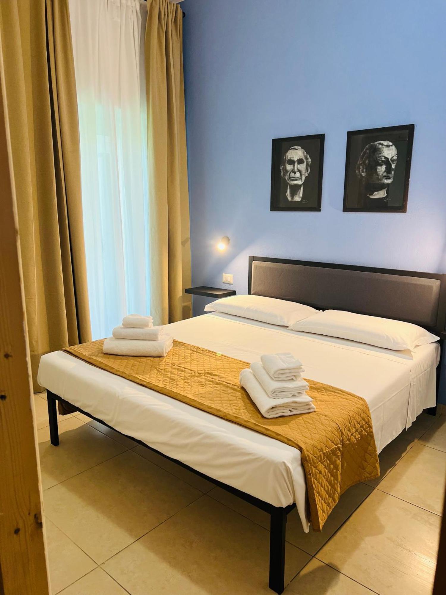 Les Chambres De Francoise Guest House Олбия Екстериор снимка