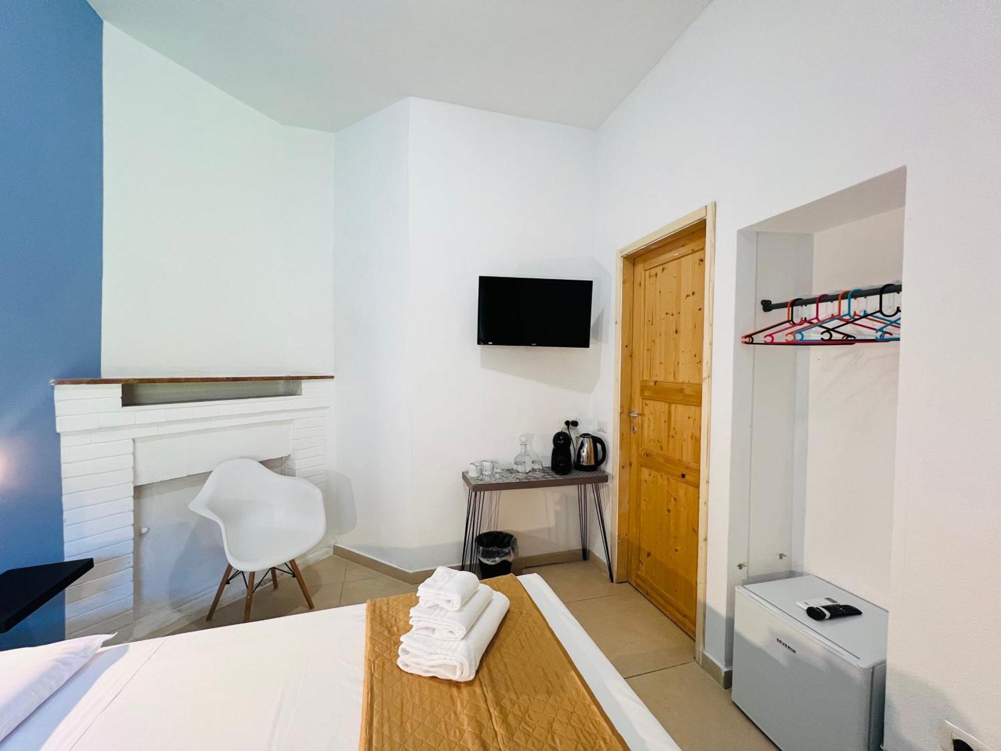 Les Chambres De Francoise Guest House Олбия Екстериор снимка