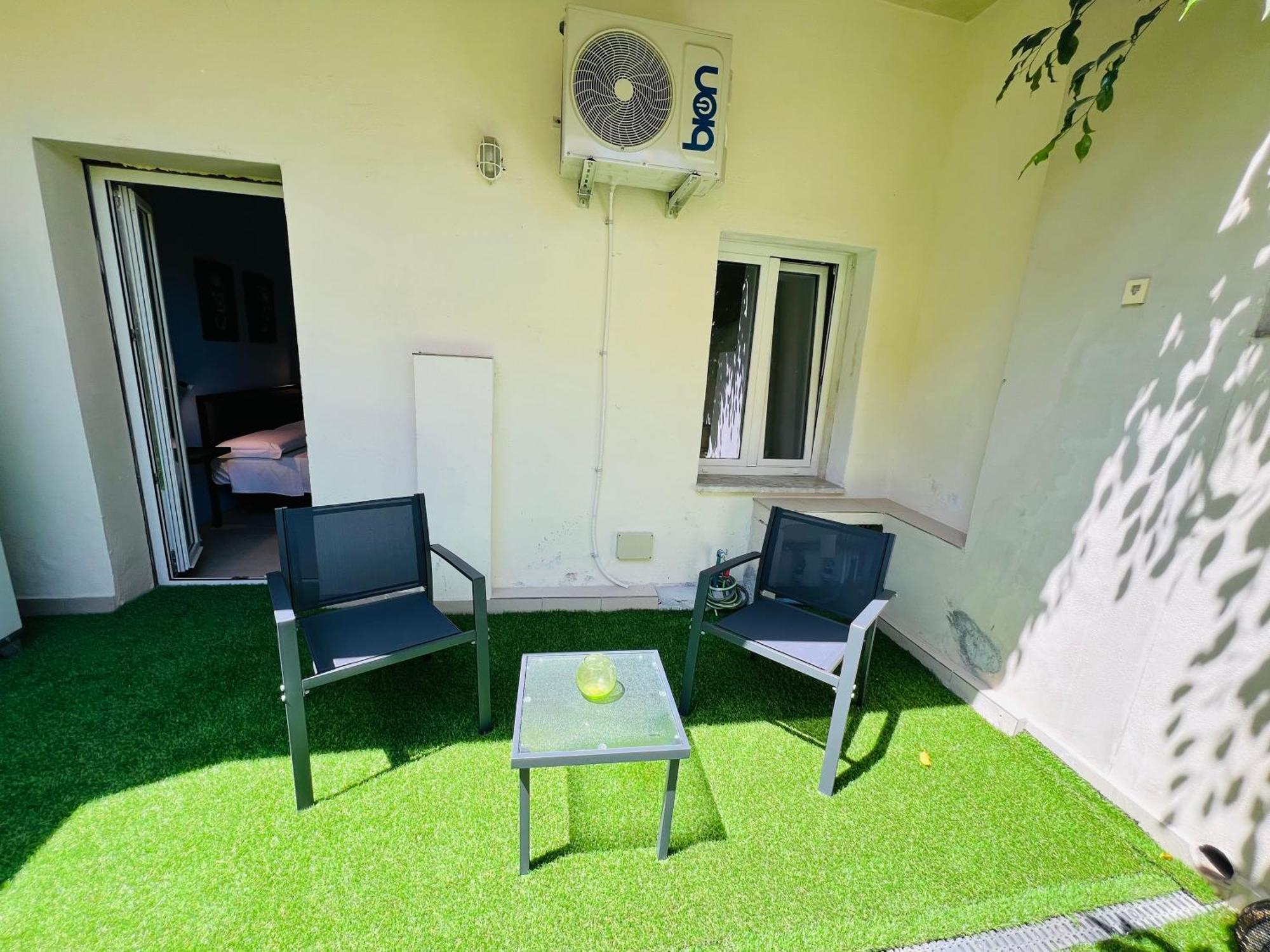 Les Chambres De Francoise Guest House Олбия Екстериор снимка