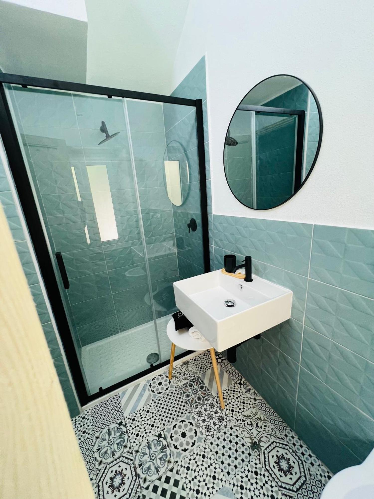 Les Chambres De Francoise Guest House Олбия Екстериор снимка