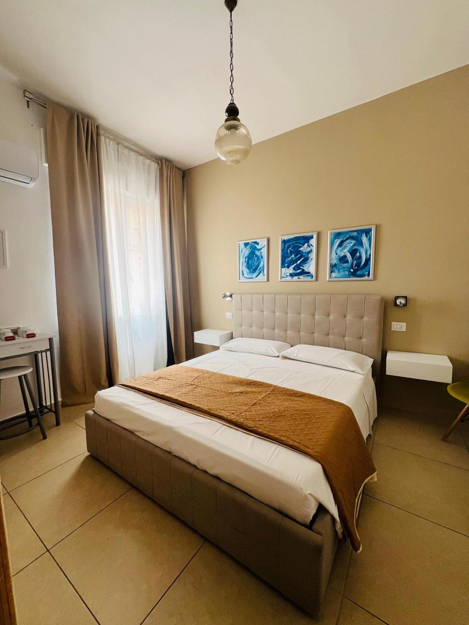 Les Chambres De Francoise Guest House Олбия Екстериор снимка