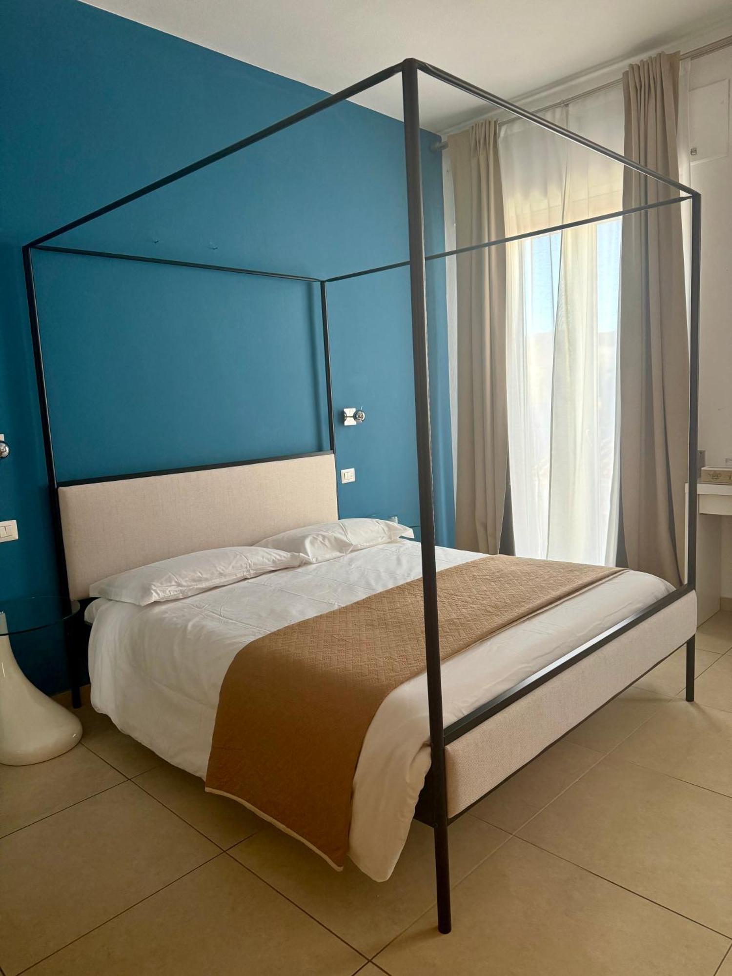 Les Chambres De Francoise Guest House Олбия Екстериор снимка