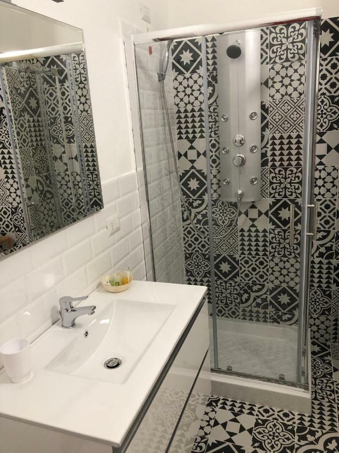 Les Chambres De Francoise Guest House Олбия Екстериор снимка