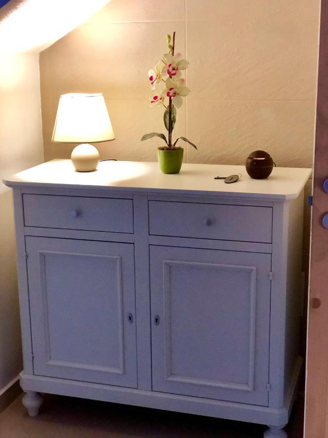 Les Chambres De Francoise Guest House Олбия Екстериор снимка